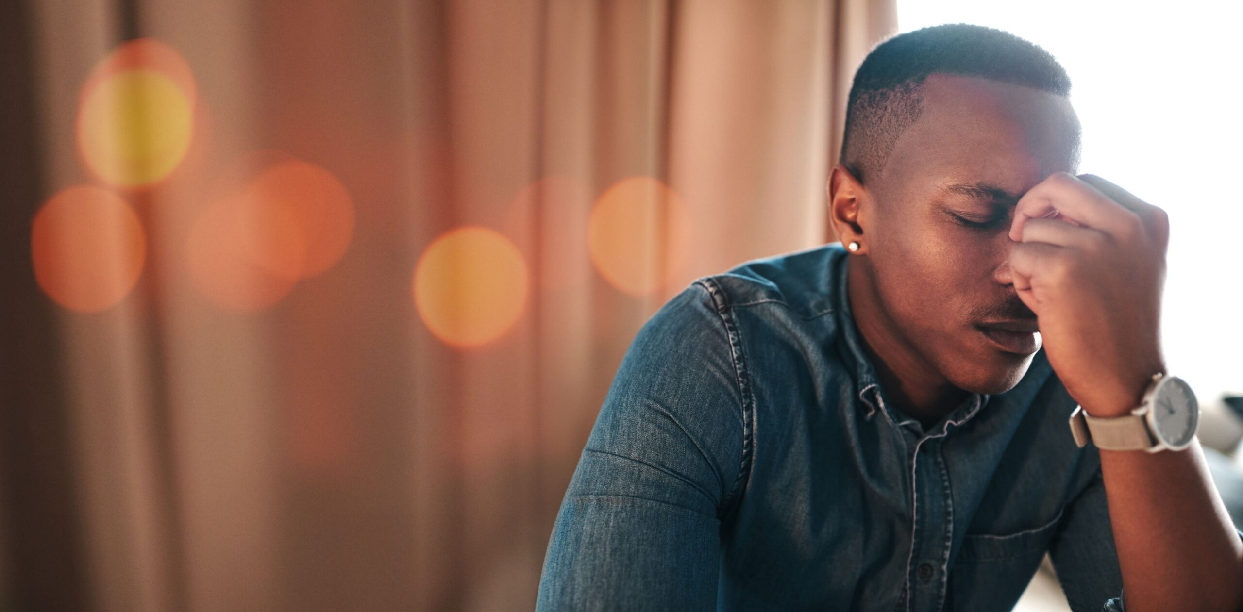 A man decides to seek alcohol treatment in Nashville in order to overcome dependency.