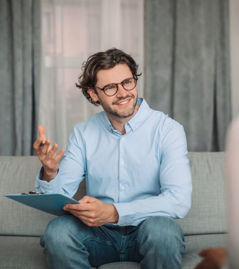 Therapist guiding a session of DBT in Nashville.