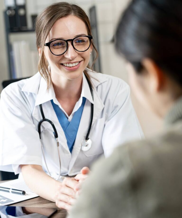 Clinician assisting a client’s recovery through medication assisted treatment in Nashville.