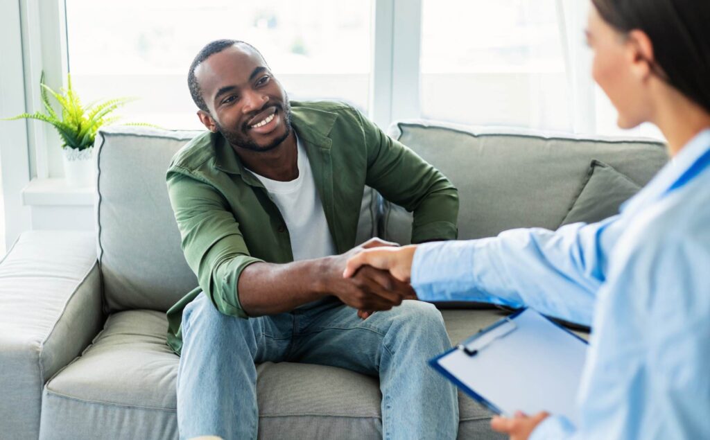 Man meeting a therapist for personalized individual therapy in Nashville.