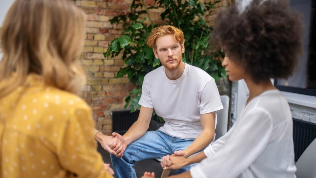 Clients with dual diagnosis finding support through group therapy in Nashville.