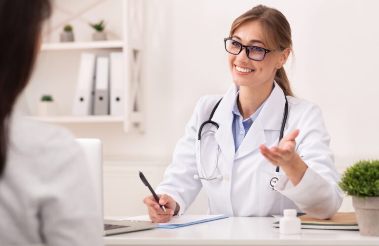 A woman discusses options for stimulant addiction treatment in Nashville with her doctor.