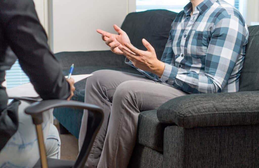 Client speaking with a therapist during borderline personality disorder treatment in Nashville.